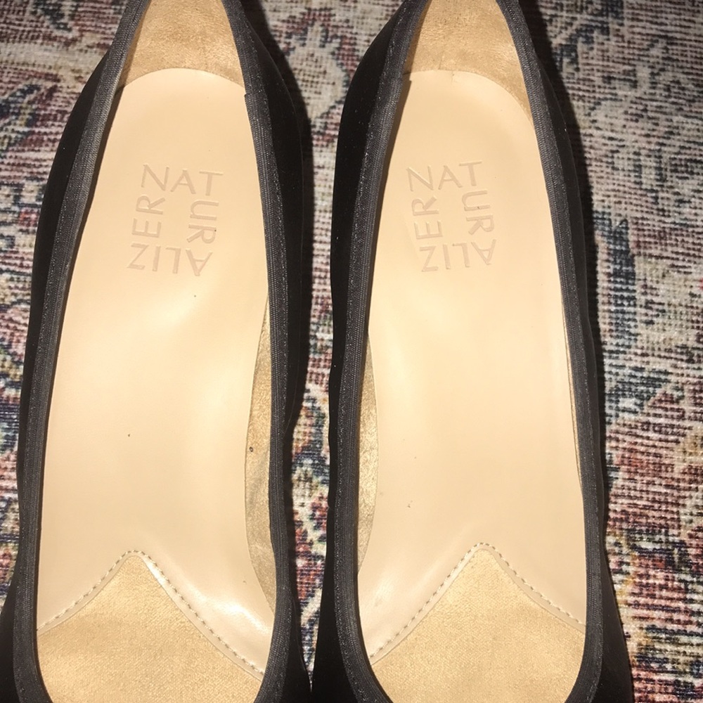 Naturalizer Pumps - Picture 2 of 9